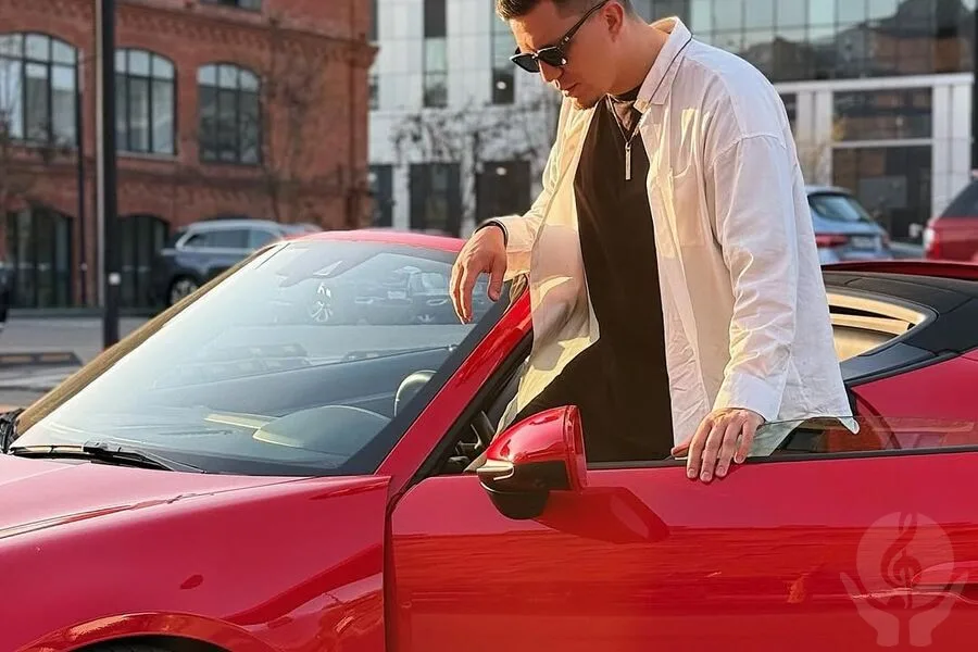 Дима Масленников на стиле: блогер обзавёлся Porsche мечты